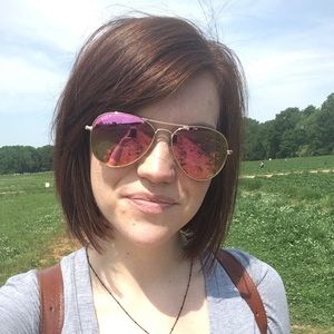 Meet your Posher, Cynthia